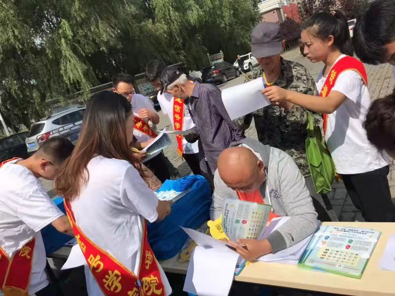 居民们积极参与答题