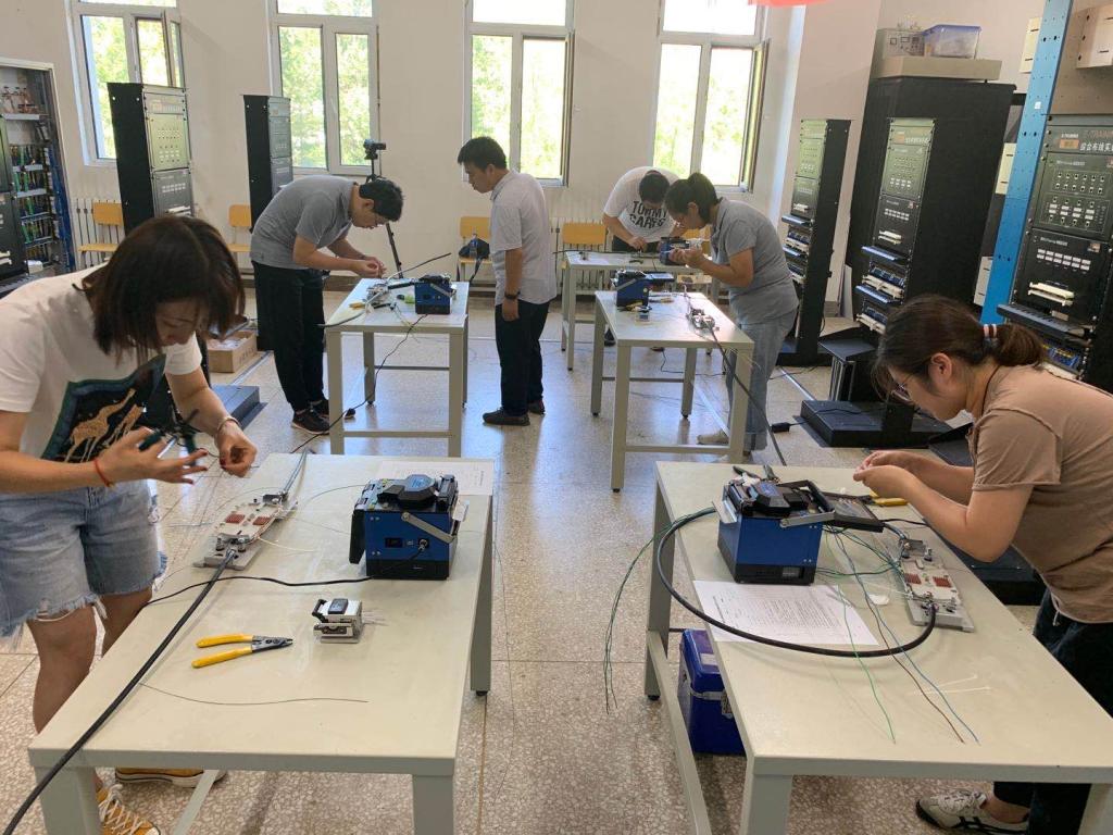 通信组比赛场景